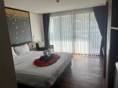 デラックス・キングスタジオ — The Beach Heights Condotel Kata 500 meters to Kata beach